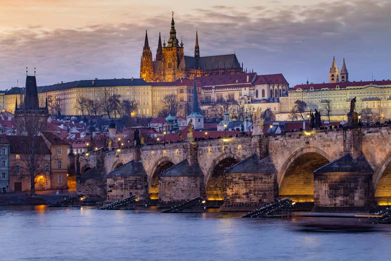 Admiring views of Prague Castle