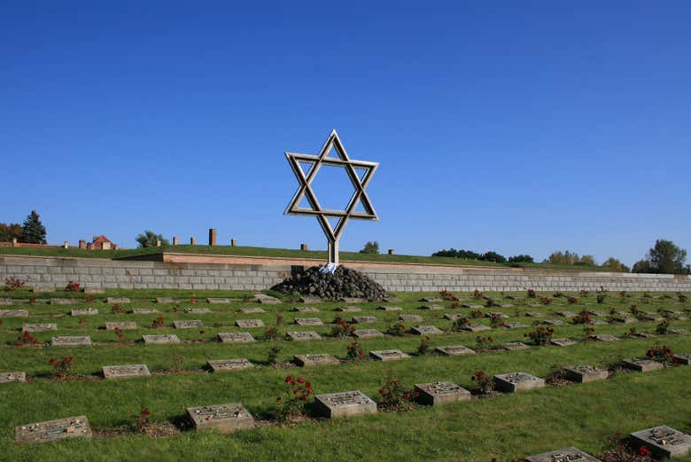 Stella di David che campeggia sulle lapidi