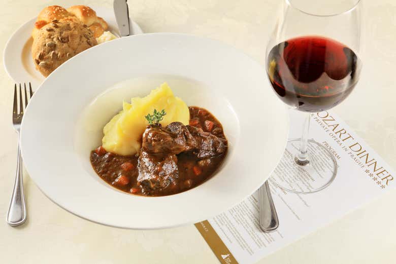 Plat typique de rôti de veau 