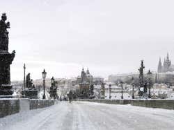 Prague sous la neige en hiver