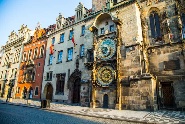 El reloj se encuentra en la torre del antiguo Ayuntamiento