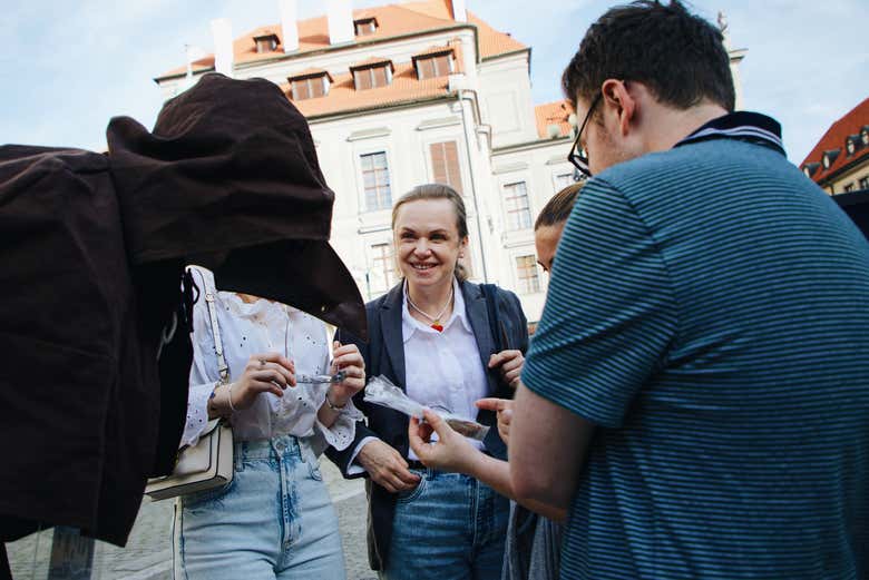 Una parada durante el tour de la peste por Praga