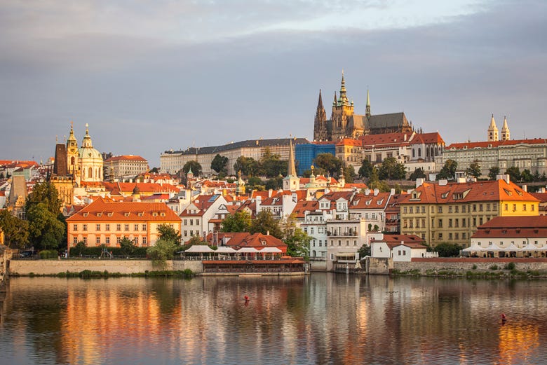 Vista su Praga e il suo castello
