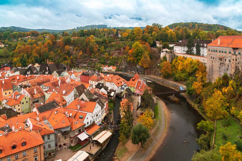 Vue panoramique sur Český Krumlova et la rivière Vltava