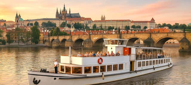 Paseo en barco vintage por Praga