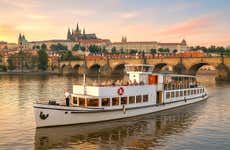 Paseo en barco vintage por Praga