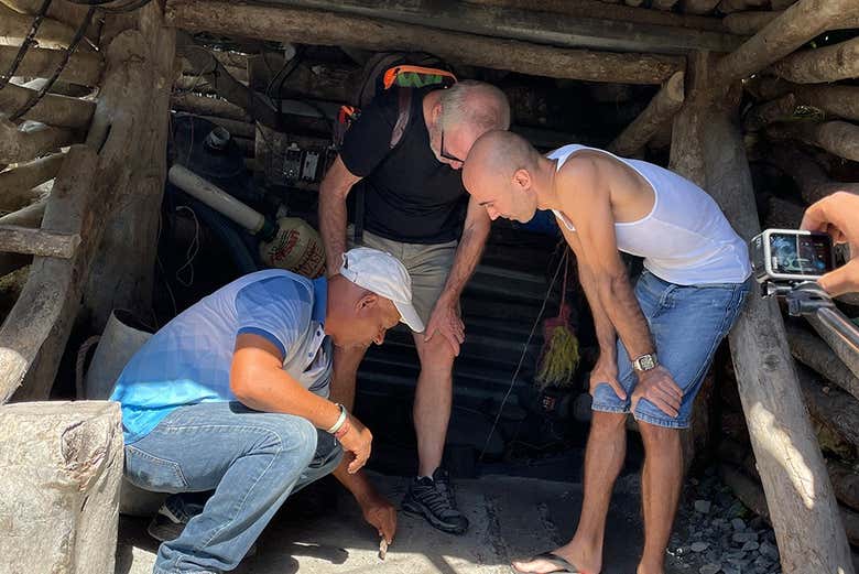 La guida ci spiega come avviene l'estrazione del larimar