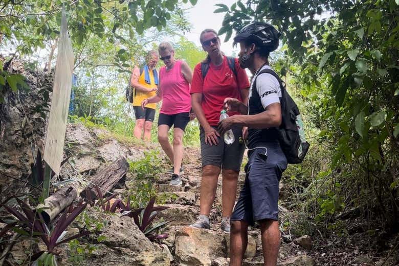 Écoutez les explications du guide