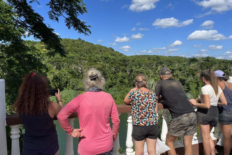 Admirando la vista al río Chavón
