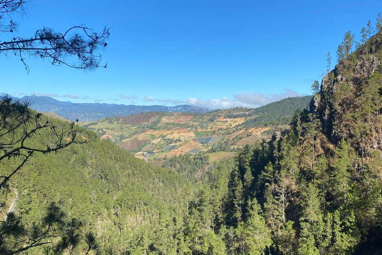 Vistas al valle desde los senderos al Salto de Aguas Blancas