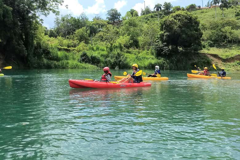 Disfrutando de la travesía en kayak