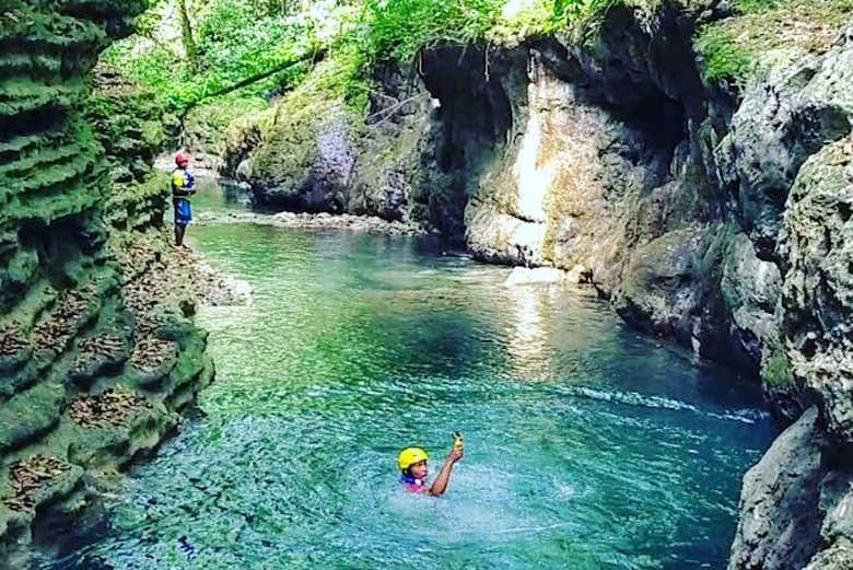 Pozas de agua cristalina