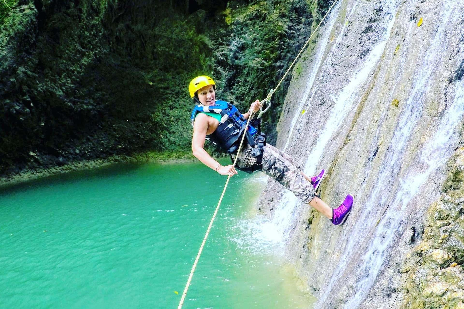 Hongo Mágico Waterfall Abseiling