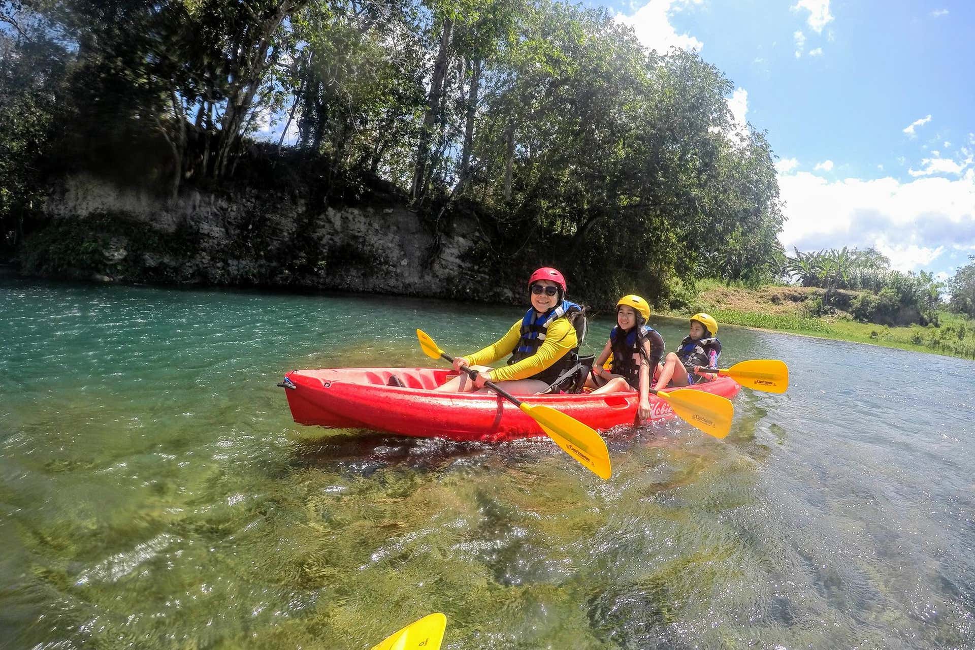 Tour de caiaque pelo rio Yásica