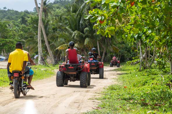 Tour de buggy pelas plantações de cana-de-açúcar