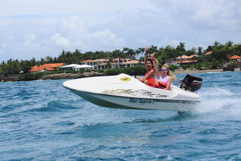 Diversión y adrenalina a bordo de la lancha