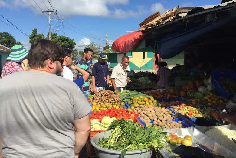 Mercado de productos locales en Bayaguana
