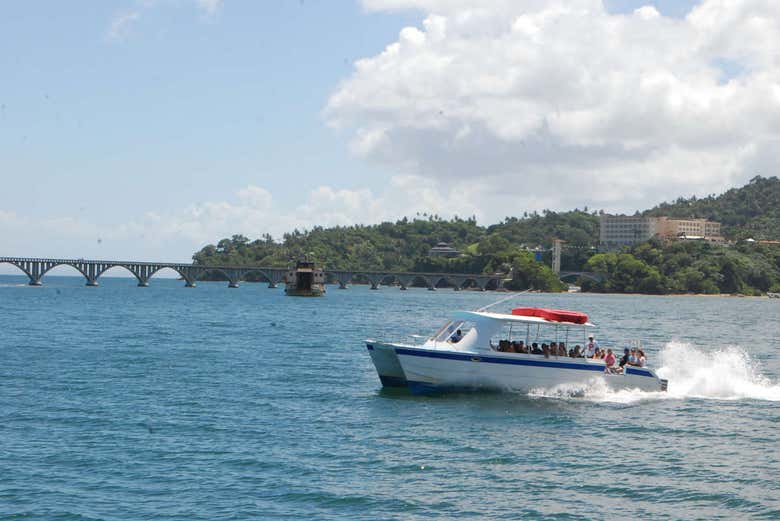 Paseo en lancha costa de Samaná