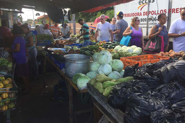 Recorriendo el mercado local