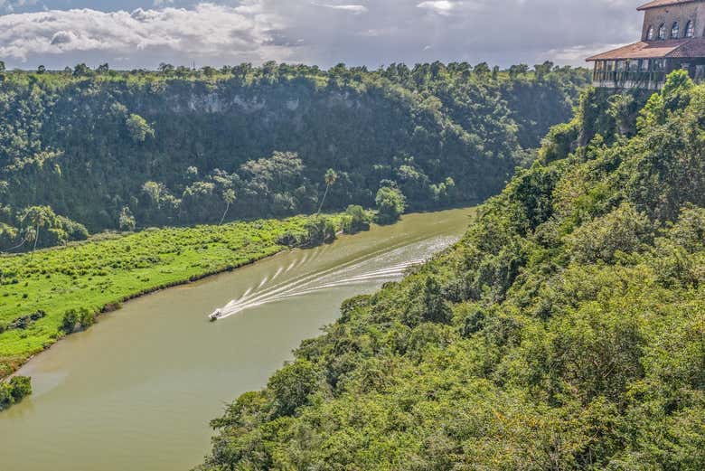 Paseo en barco por el río Chavón