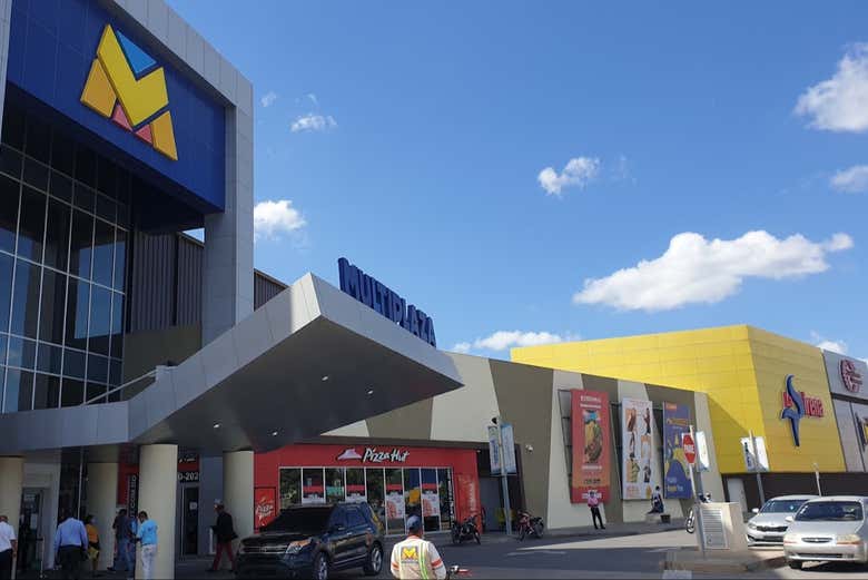 Entrada a Multiplaza 