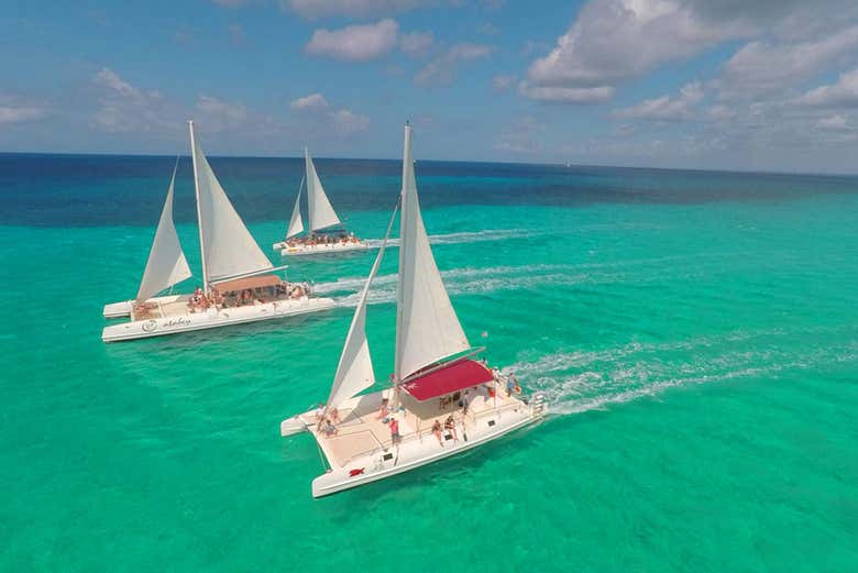 Catamarán hacia Isla Saona