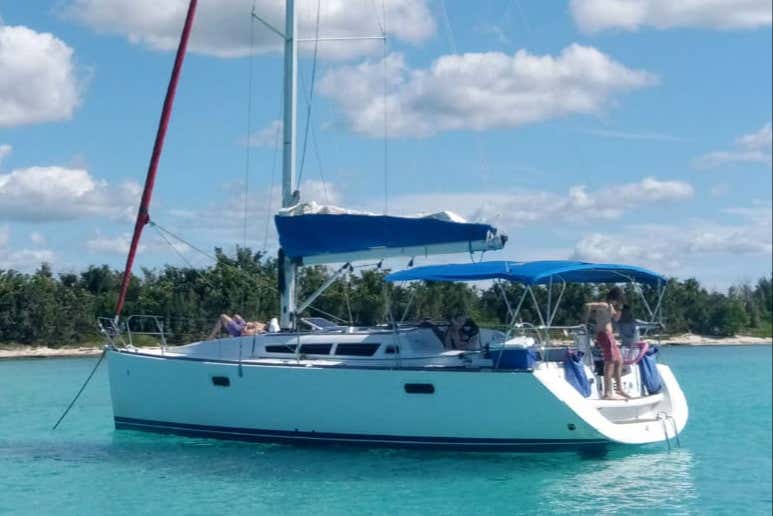 El cómodo velero que nos llevará de excursión