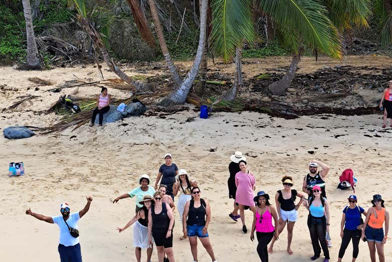 Take a group photo on the beach!