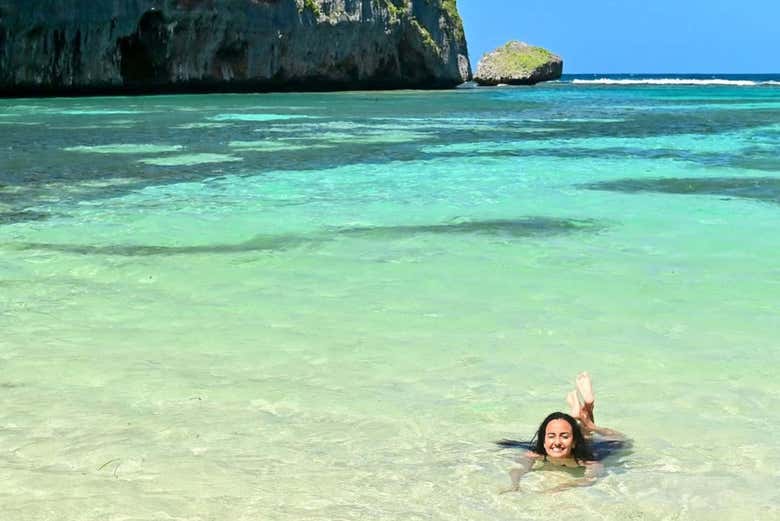 Desfrutando de um banho na playa Madama