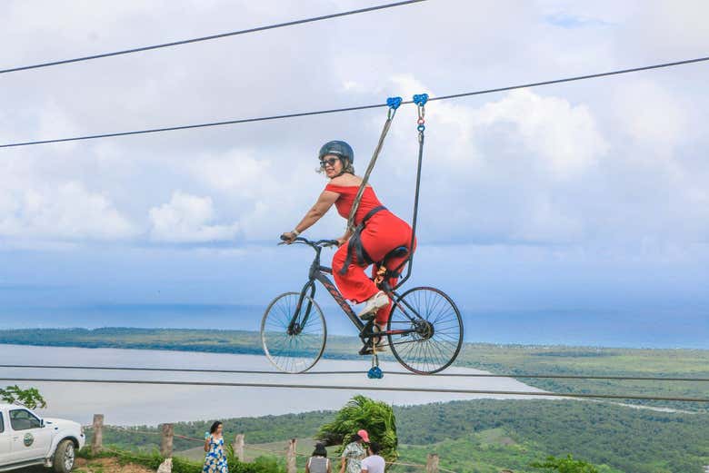 Ziplining in bici