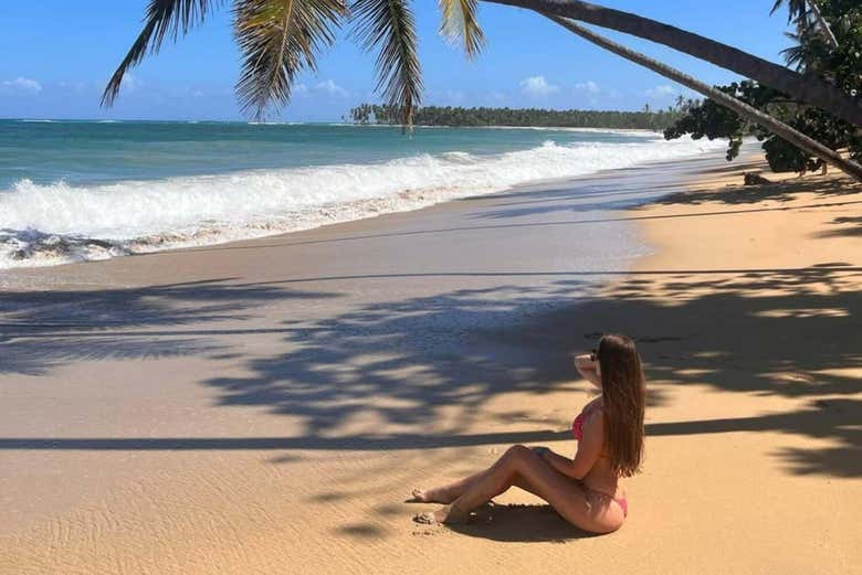 Una donna sulla spiaggia di El Limón