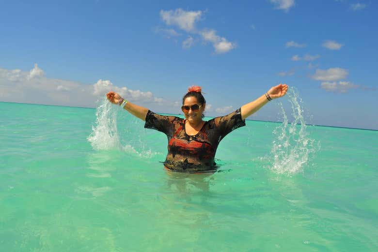 Disfrutando del mar en isla Saona