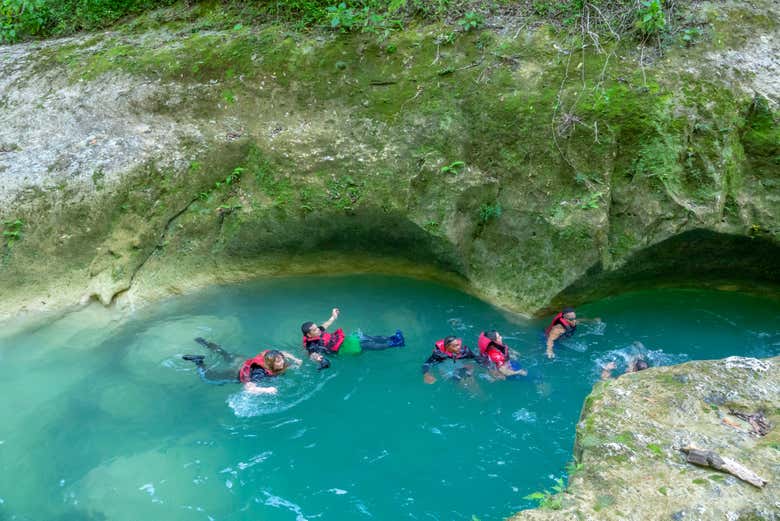Descendo o rio a nado