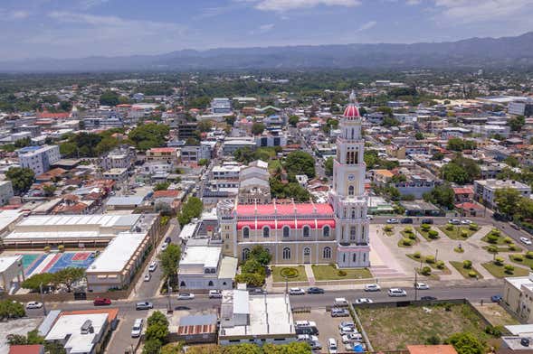 Tour por la iglesia Sagrado Corazón de Jesús + Comida típica