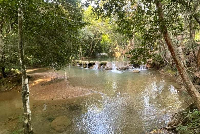 El río de aguas cristalinas en Salto Alto