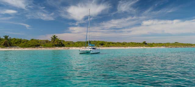 Excursión privada a Bahía de las Águilas en catamarán