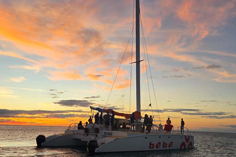 El mágico atardecer caribeño a bordo del catamarán