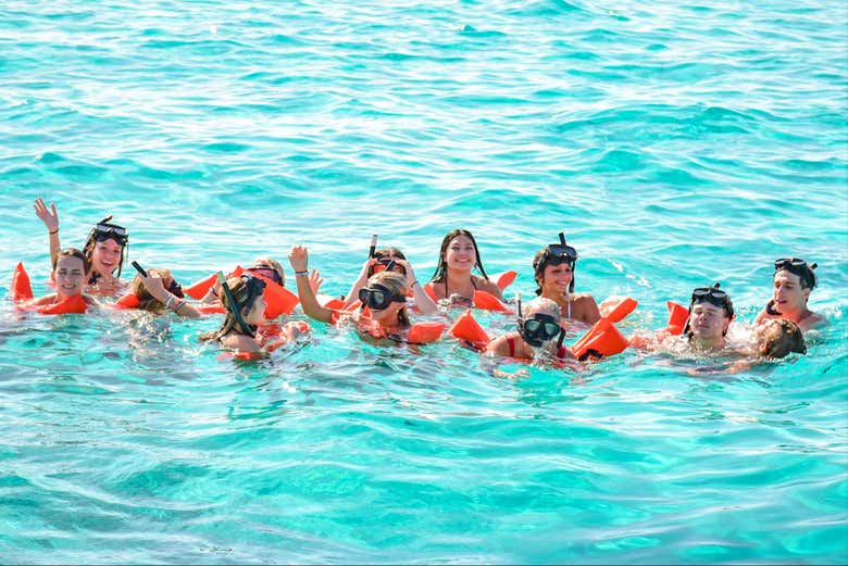 Disfrutad de un divertido baño en aguas cristalinas