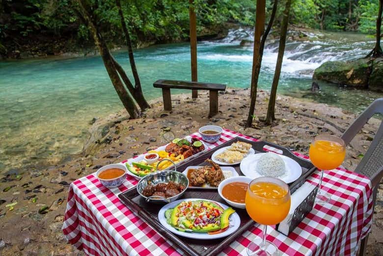 Disfrutaremos del almuerzo en medio de este entorno