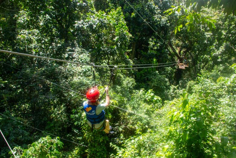 Lanzándonos en la tirolina