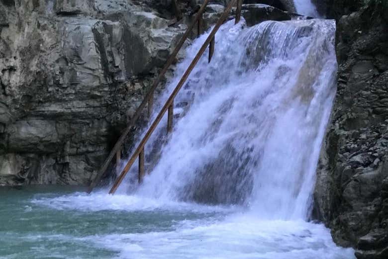 ¡Podréis bañaros bajo esta cascada!