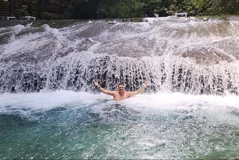 Um mergulho refrescante no rio Sonador
