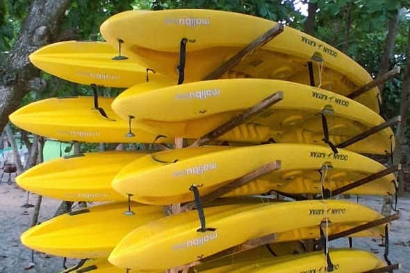 Kayaks listos para la travesía