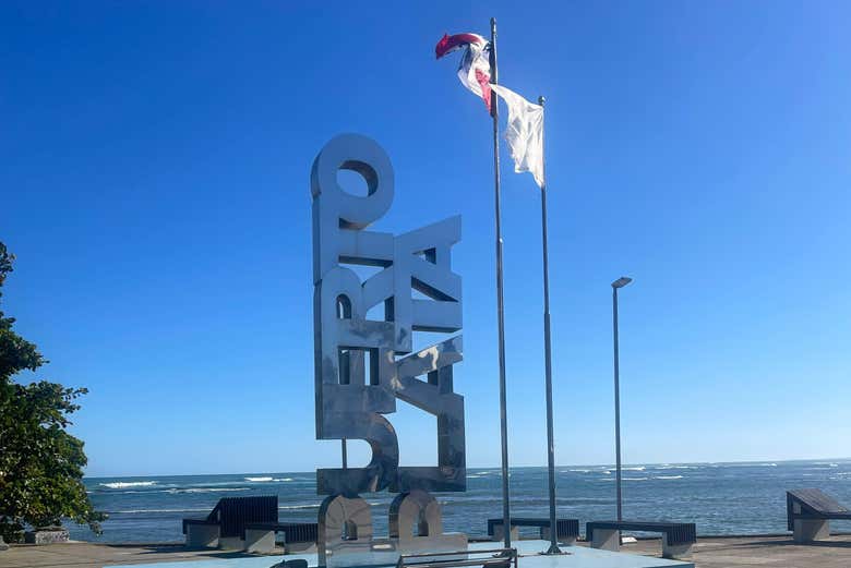 Letrero de Puerto Plata en el Malecón