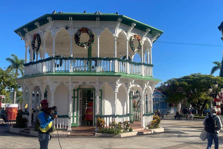 Glorieta de estilo victoriano en el Parque Central