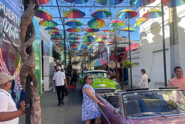 Caminaremos por la famosa calle de las Sombrillas