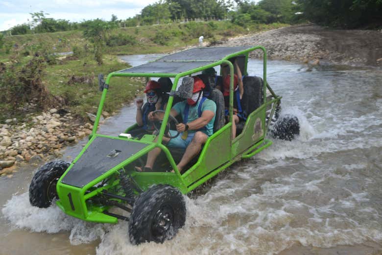 ¡Sentiréis la adrenalina de pilotar un buggy!