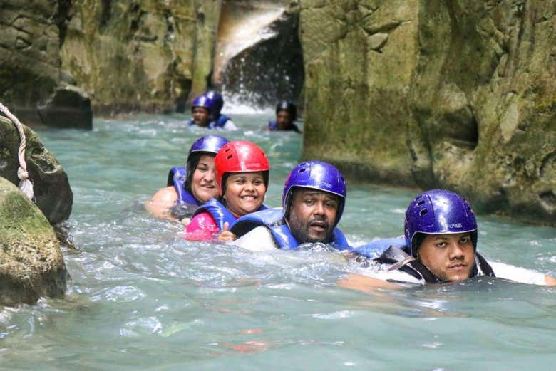Explorando el cañón en Damajagua