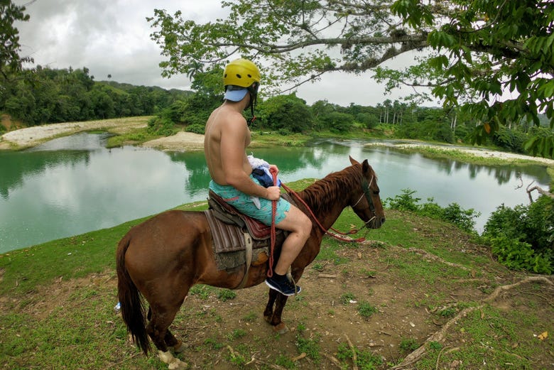 Horse riding through the natural beauty of Jamao al Norte