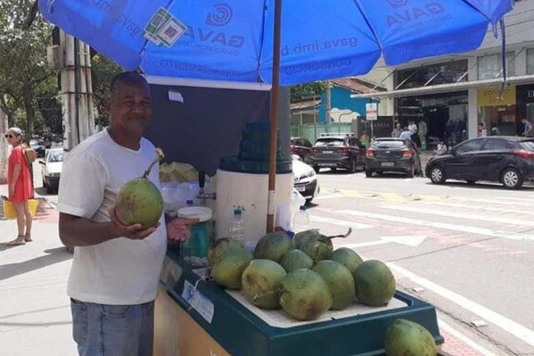 Nos refrescaremos com água de coco